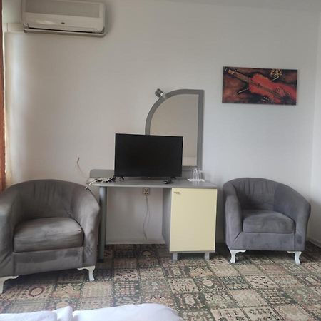 Кианти Hotel Kurdzhali Bagian luar foto