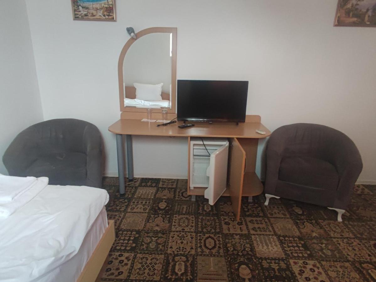 Кианти Hotel Kurdzhali Bagian luar foto