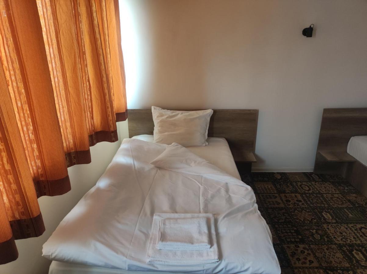 Кианти Hotel Kurdzhali Bagian luar foto