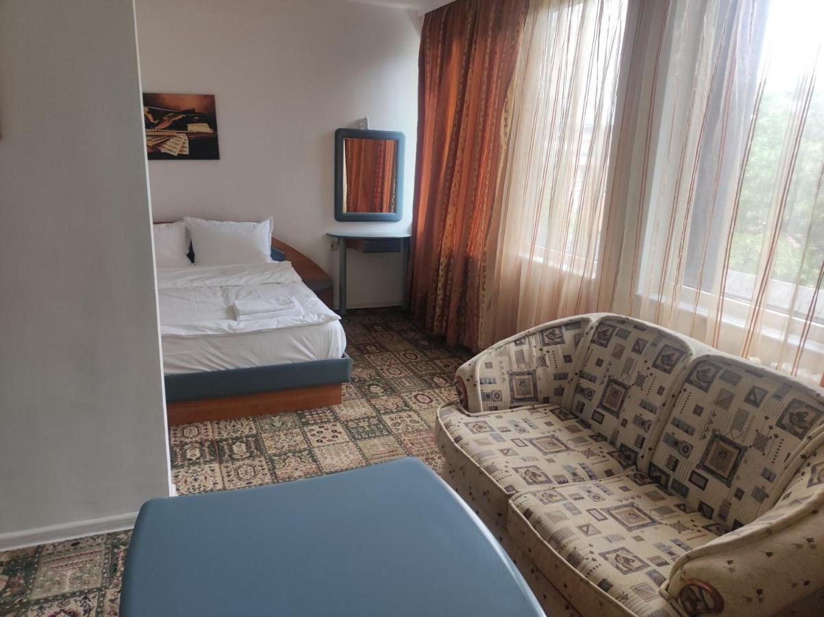 Кианти Hotel Kurdzhali Bagian luar foto