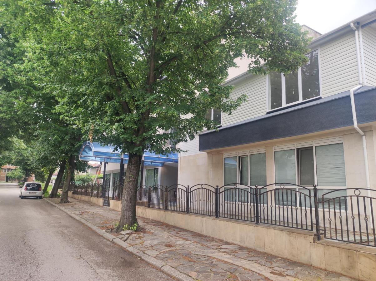 Кианти Hotel Kurdzhali Bagian luar foto