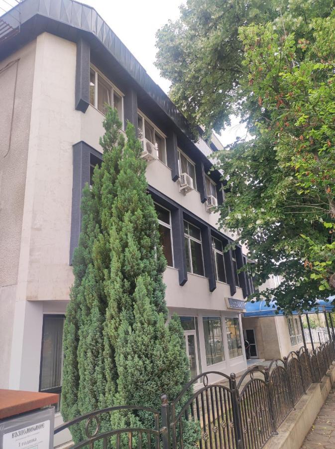 Кианти Hotel Kurdzhali Bagian luar foto