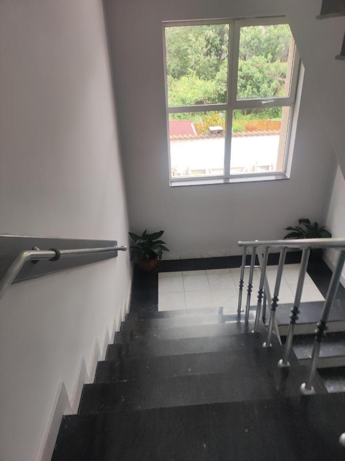 Кианти Hotel Kurdzhali Bagian luar foto
